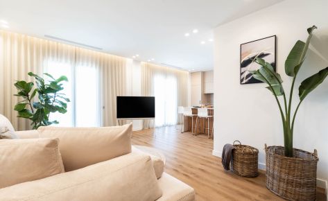 2-BD LUXURY APT. SEA VIEW BALCONY NEAR THE BEACH