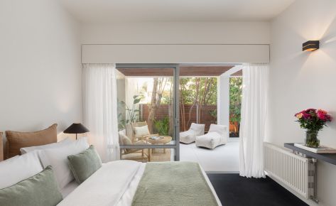 3BD 2 Floor Maisonette with Pool