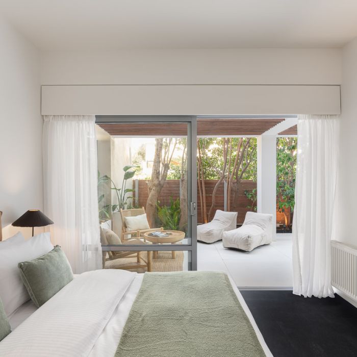 3BD 2 Floor Maisonette with Pool